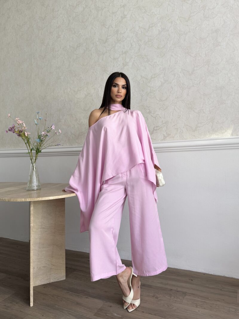 Edited in Tezza with: Vintage, Exposure, Contrast, & Saturation